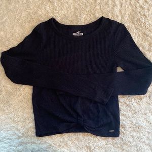 Hollister black top with twist